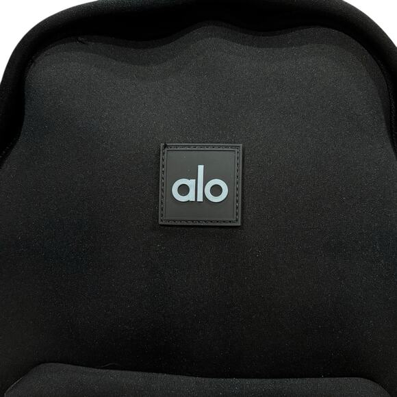 Alo Yoga Stow Backpack Black With Detachable Pouch NWT - Picture 3 of 6